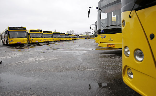 Парк київського громадського транспорту поповнився на 40 автобусів і 20 тролейбусів