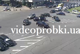 Появилось видео массового ДТП на площади Победы