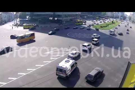 Видео ДТП с Audi на площади Победы